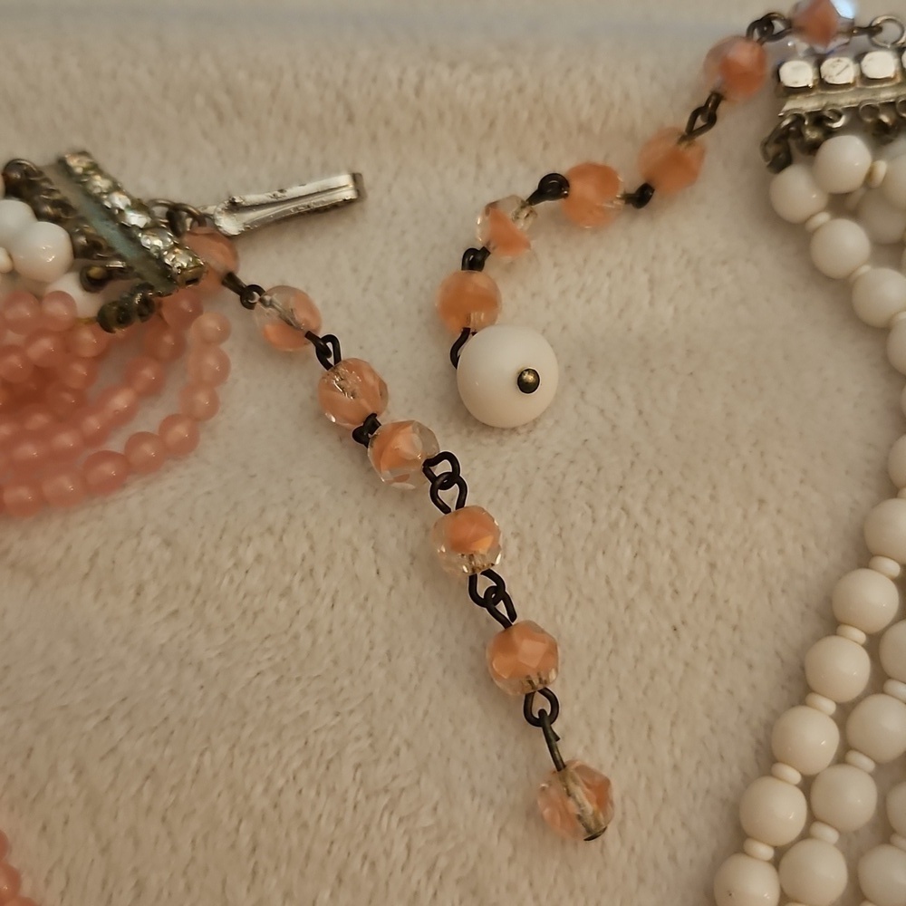 Vintage 1950s Multi-Strand Candy Pink and White Milk Glass Beaded Necklace - Picture 6 of 12